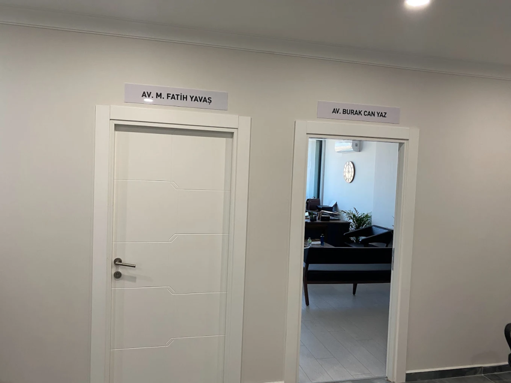 Bursa Maya Hukuk Bürosu avukat görüşme odası