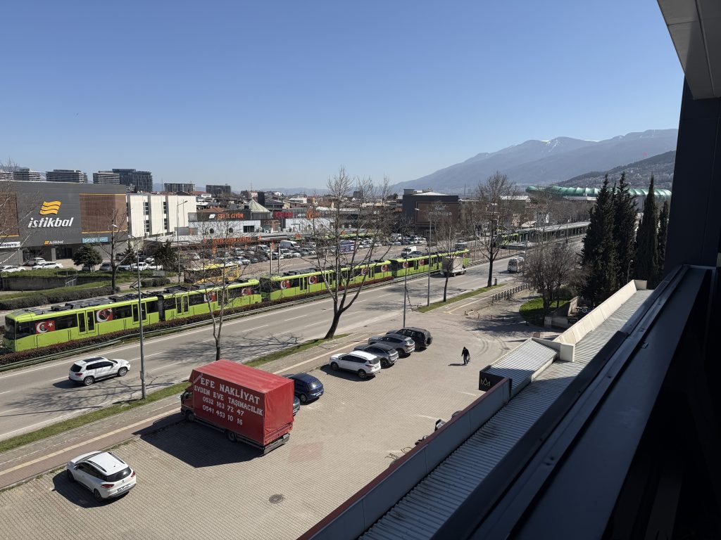 Bursa Nilüfer Maya Hukuk Bürosu balkonundan şehir manzarası